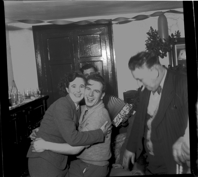 PUB SCENE0011.jpg