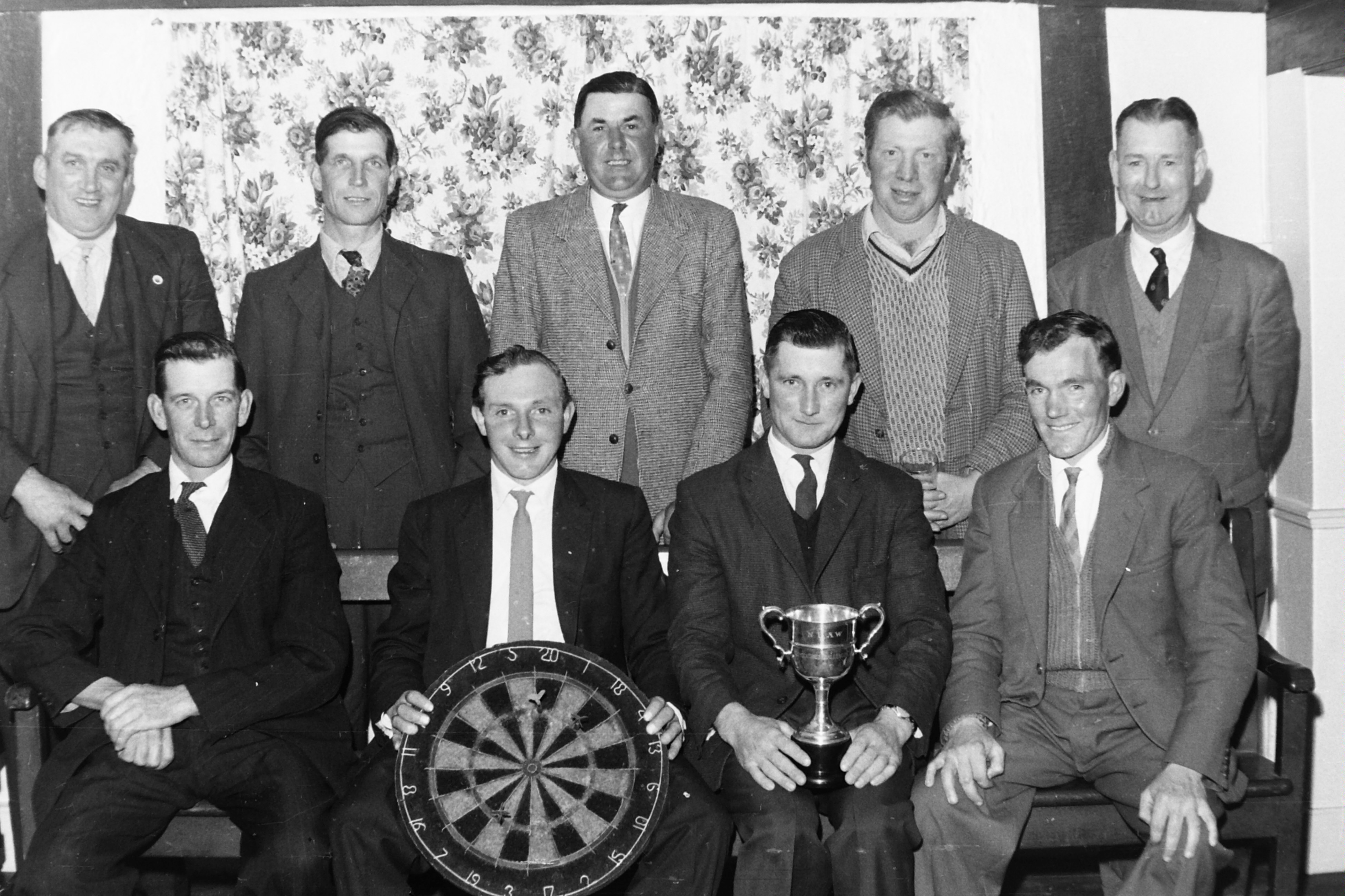 N.U.A.W. Darts Team Wingfield Kings Head April 1963 · The Geoffrey